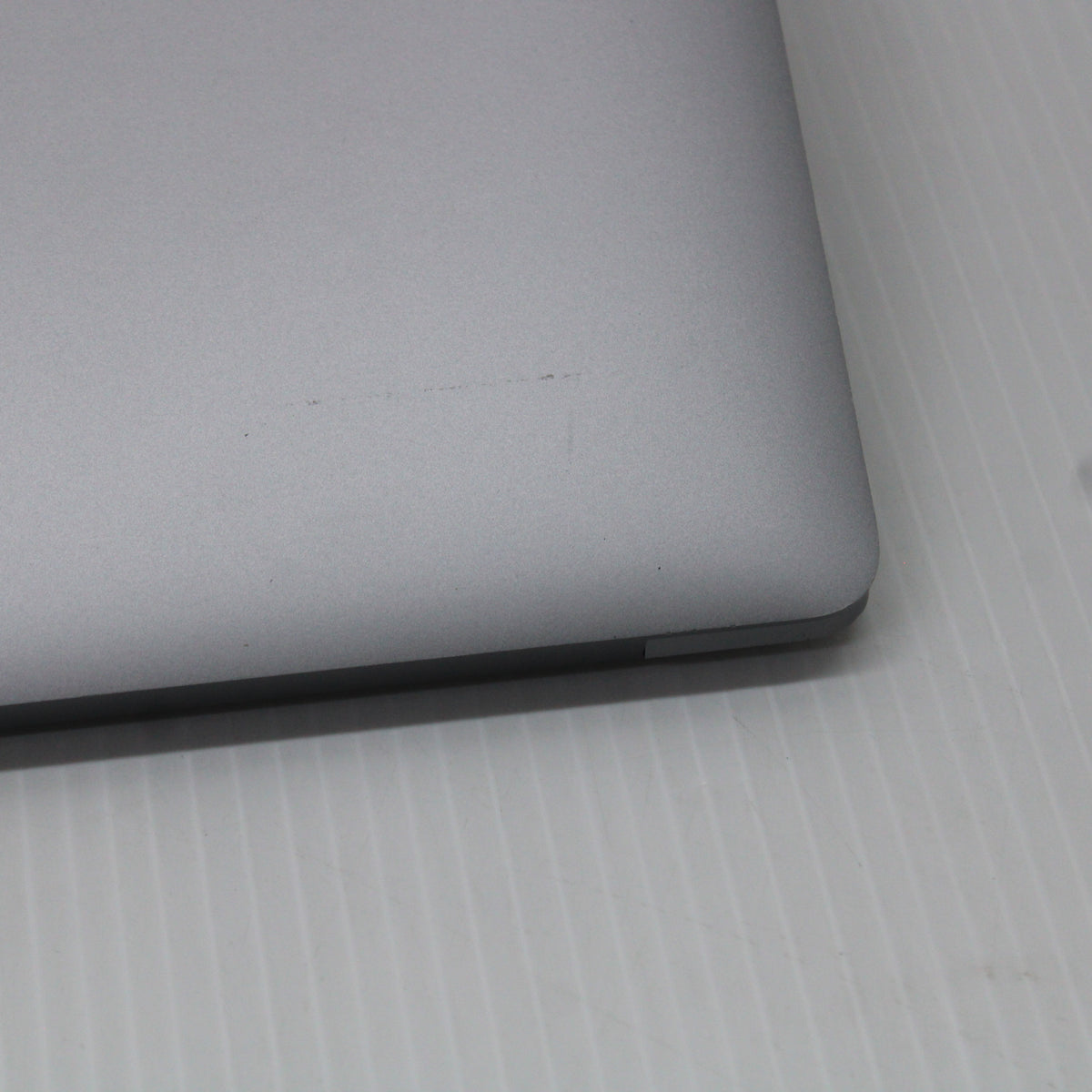 Apple MacBook Air (M1, 2020) 13.3 in 16GB RAM 500GB NVMe SSD macOS Golden Gate