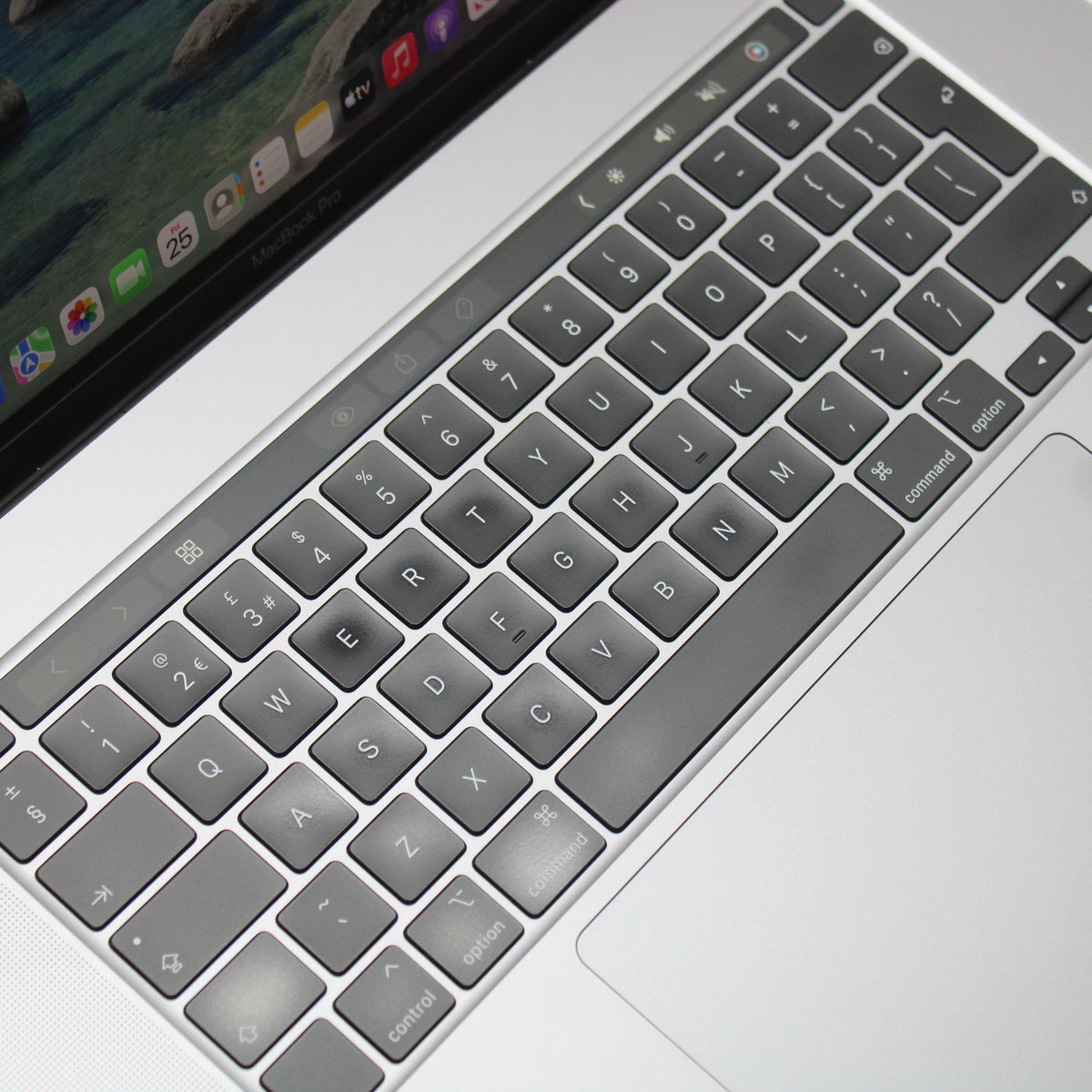 Apple MacBook Pro i7 (16-in, 2019) 16 GB RAM 500GB NVMe Intel 9750H macOS Tahoe