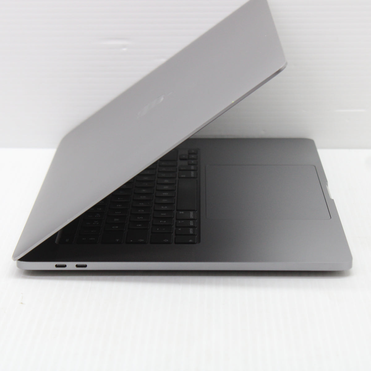 Apple MacBook Pro i7 (16-in, 2019) 16 GB RAM 500GB NVMe Intel 9750H macOS Tahoe