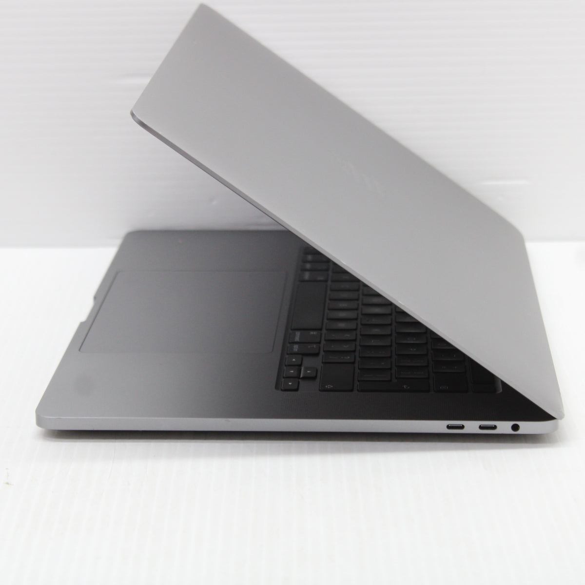 Apple MacBook Pro i7 (16-in, 2019) 16 GB RAM 500GB NVMe Intel 9750H macOS Tahoe