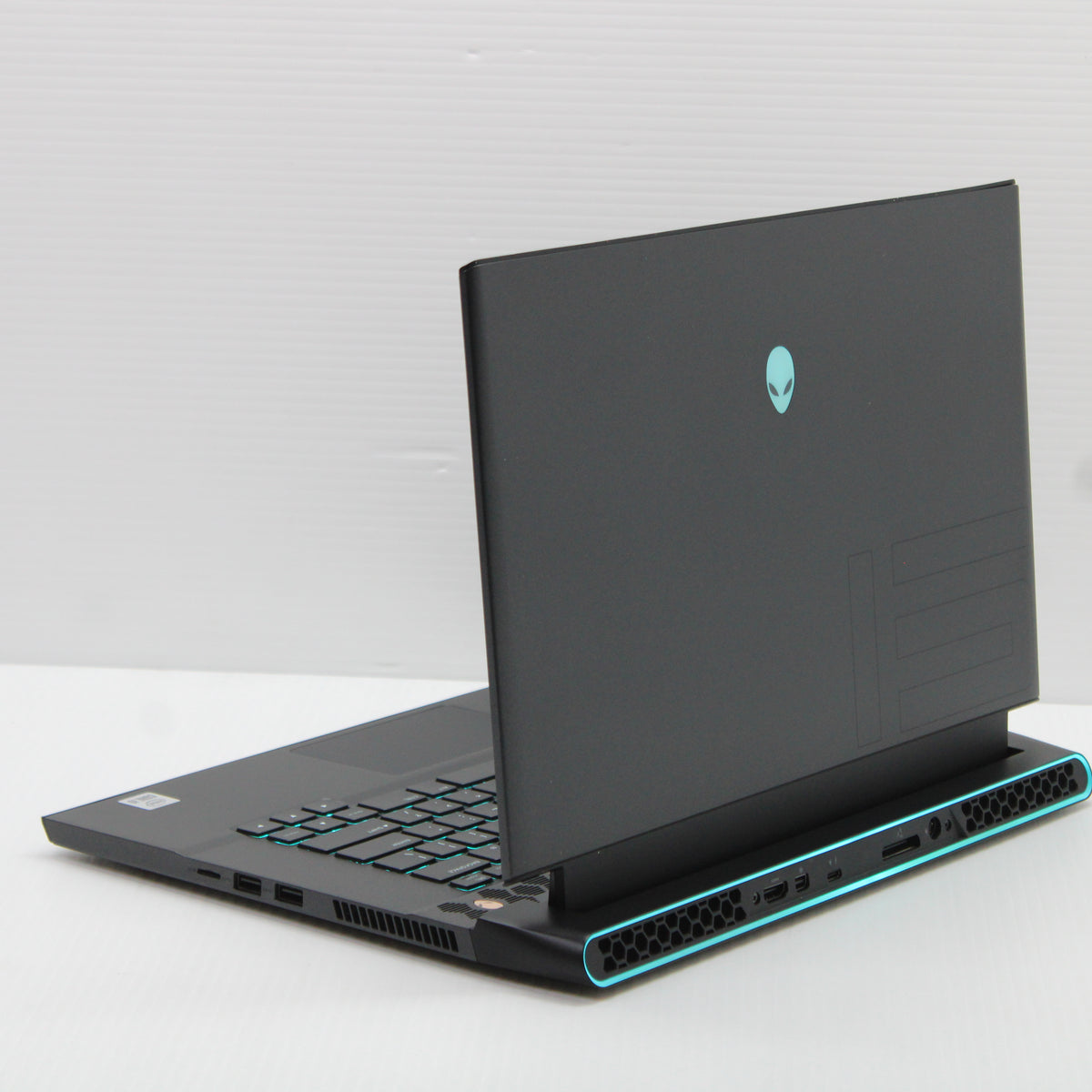 Alienware M15 R4 Laptop 15.6 inch 32GB RAM 1TB NVMe SSD i9-10980HK NVIDIA GeForce RTX 3080 Laptop GPU 8GB WiFi Windows 11 Pro