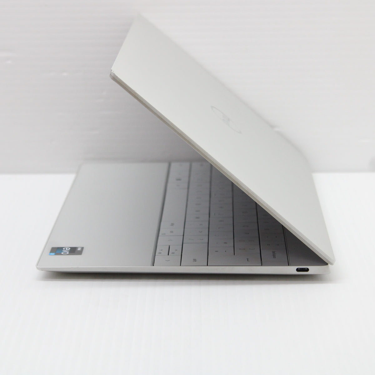 Dell XPS i7 Laptop 9320 13 in 32GB DDR5 RAM 1TB NVMe SSD Intel 1260P Windows 11