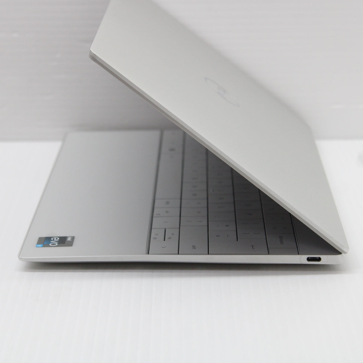 Dell XPS i7 Laptop 9320 13 in 32GB DDR5 RAM 1TB NVMe SSD Intel 1280P Windows 11