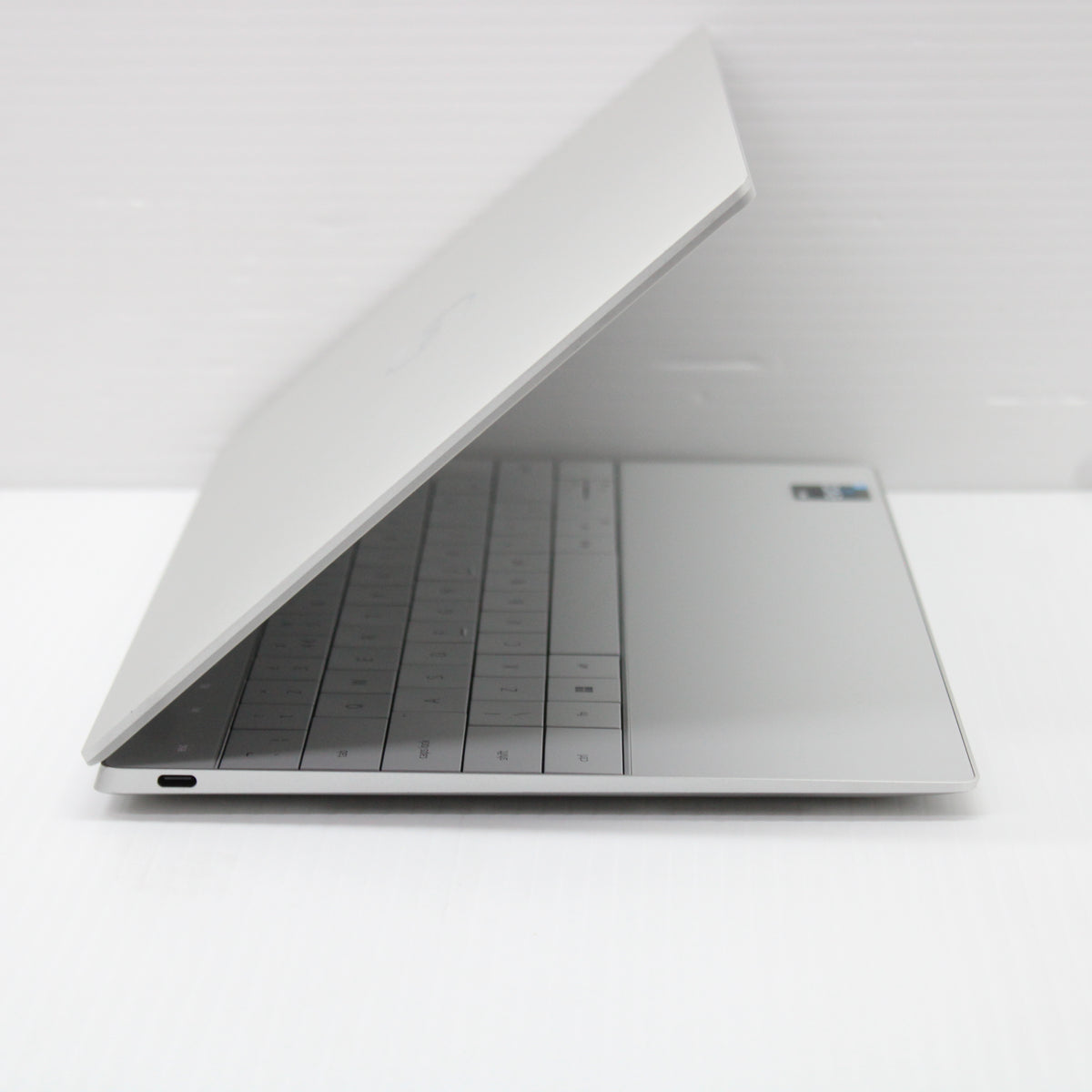 Dell XPS 9320 Laptop 13.3 inch 32GB RAM 1TB NVMe SSD i7-1280P WiFi Windows 11 Pro