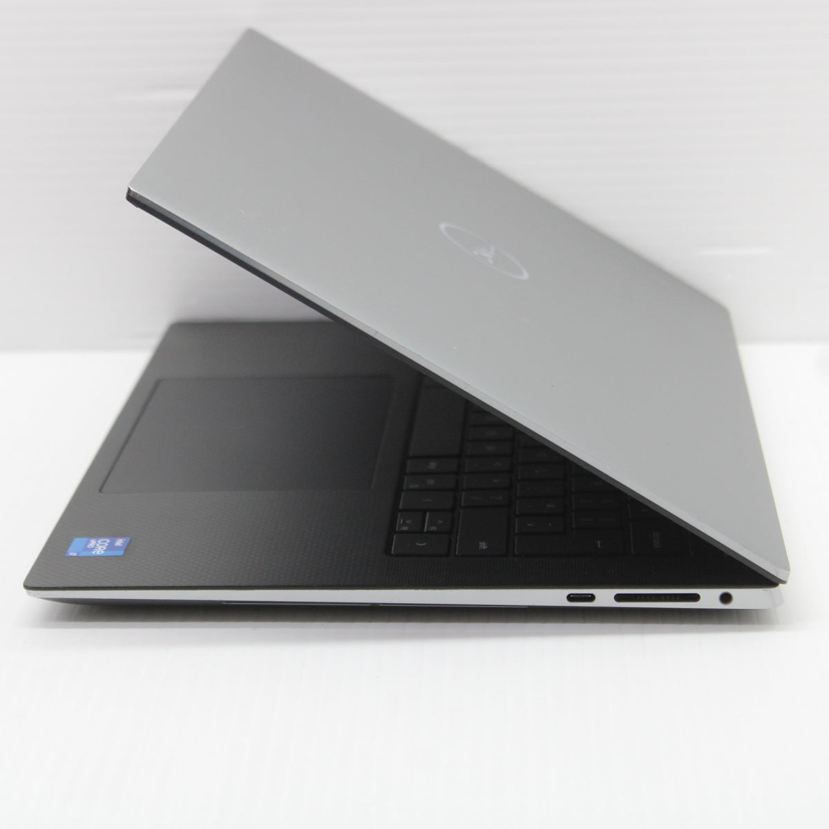 Dell Precision i7 Laptop 5560 15.6 in 32GB RAM 1TB NVMe Intel 11850H Windows 11