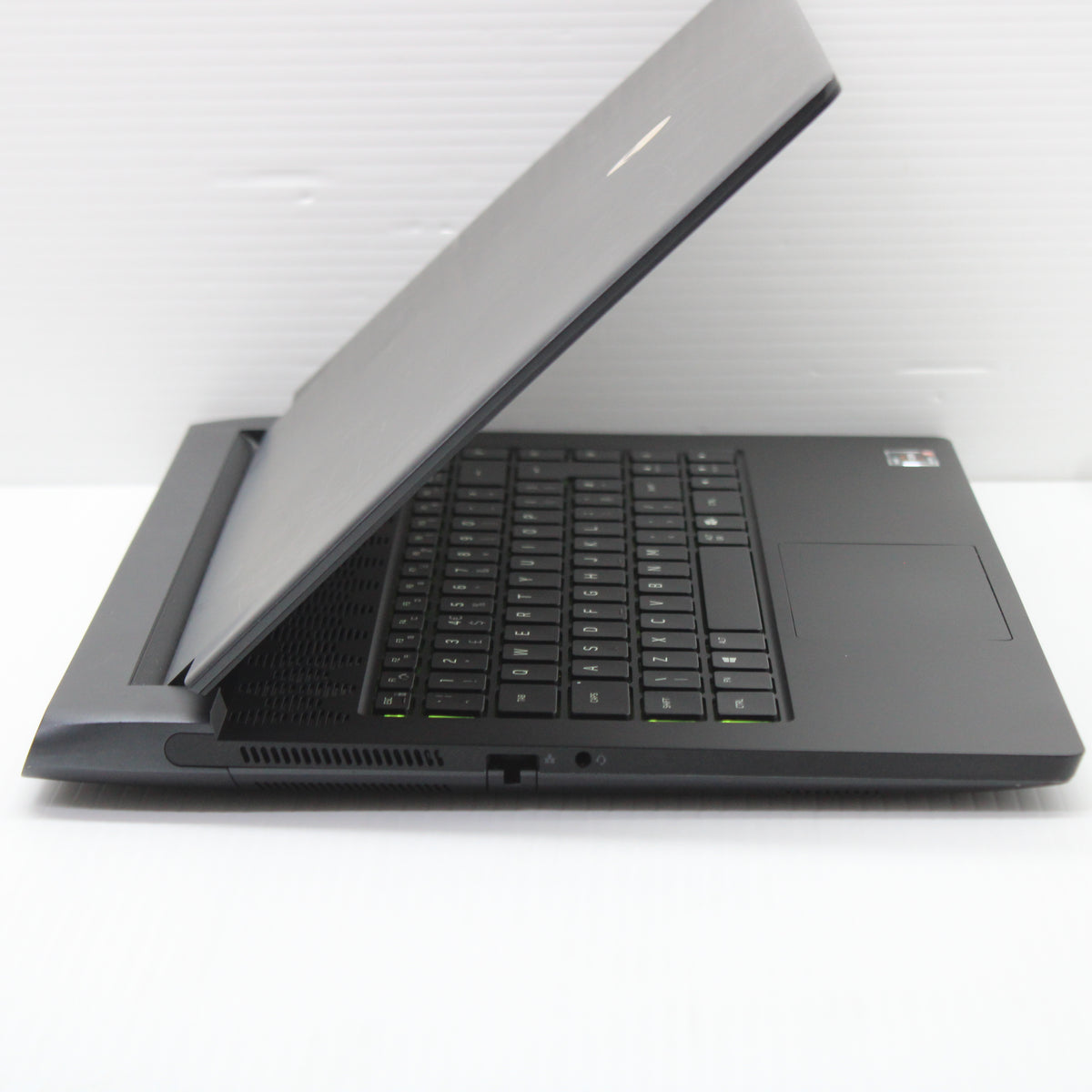 Alienware M15 R5 Ryzen 9 Laptop 15.6 in 32GB RAM 1TB NVMe AMD 5900HX RTX 3070