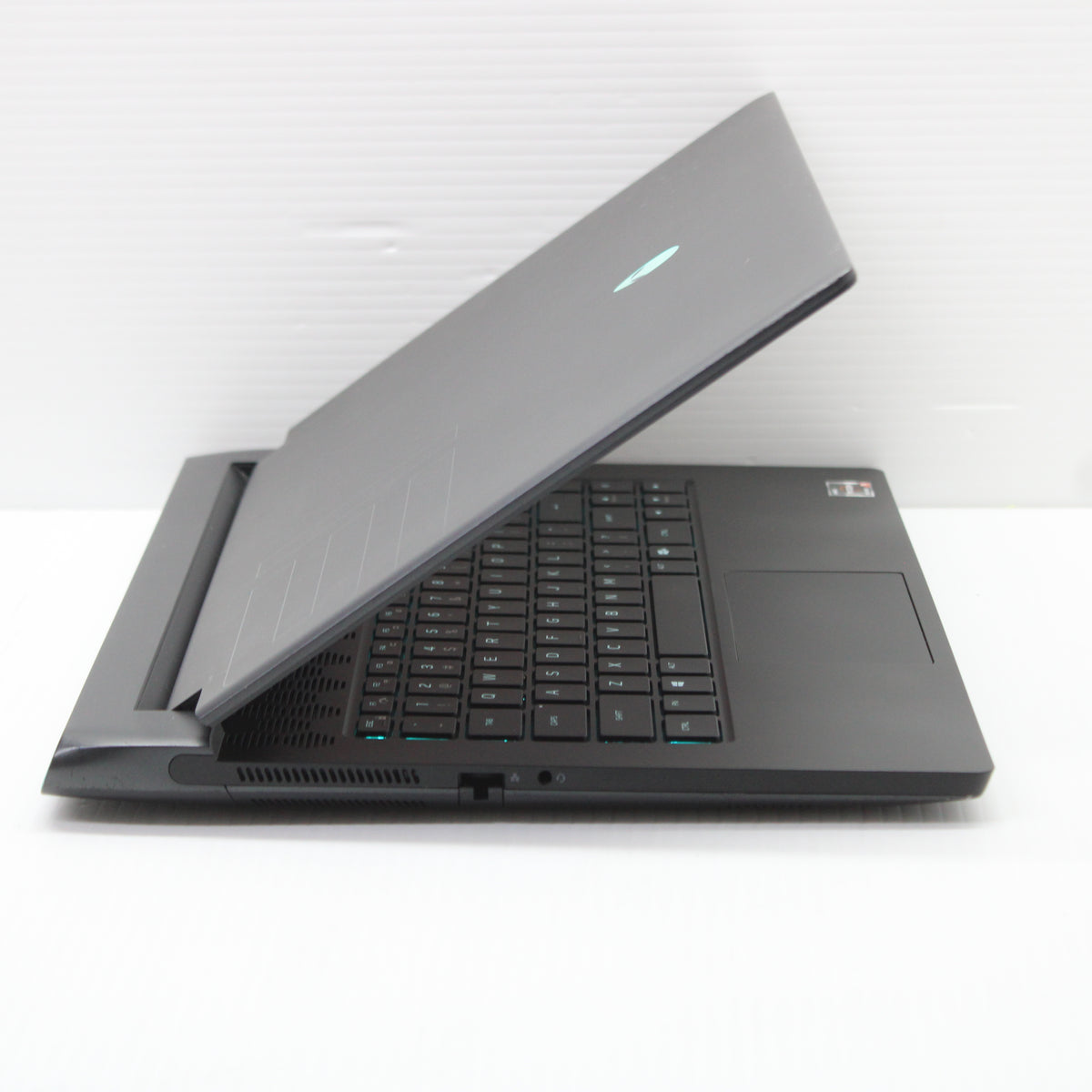 Alienware M15 R5 Ryzen 9 Laptop 15.6 in 32GB RAM 1TB NVMe AMD 5900HX RTX 3070