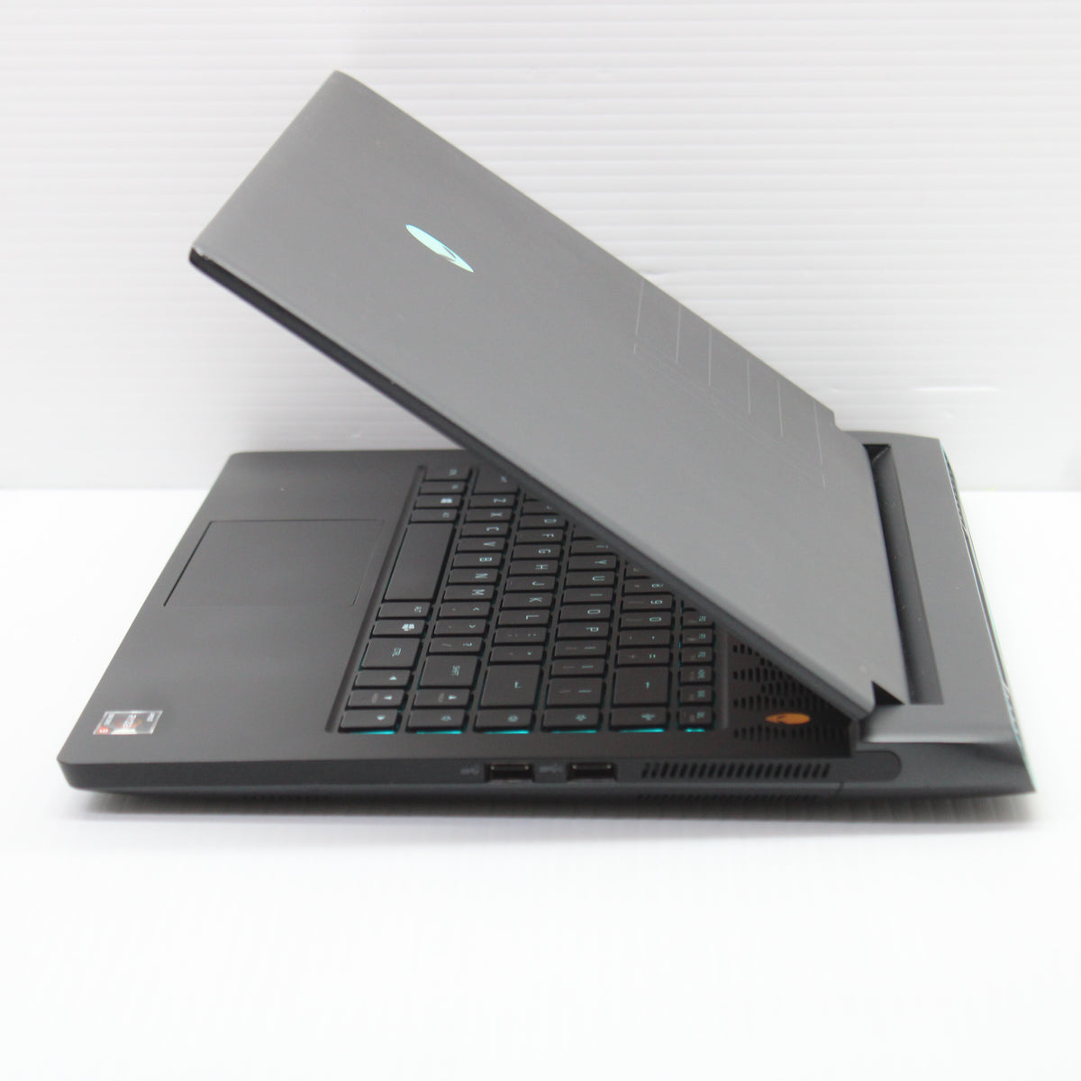 Alienware M15 R5 Ryzen 9 Laptop 15.6 in 32GB RAM 1TB NVMe AMD 5900HX RTX 3070