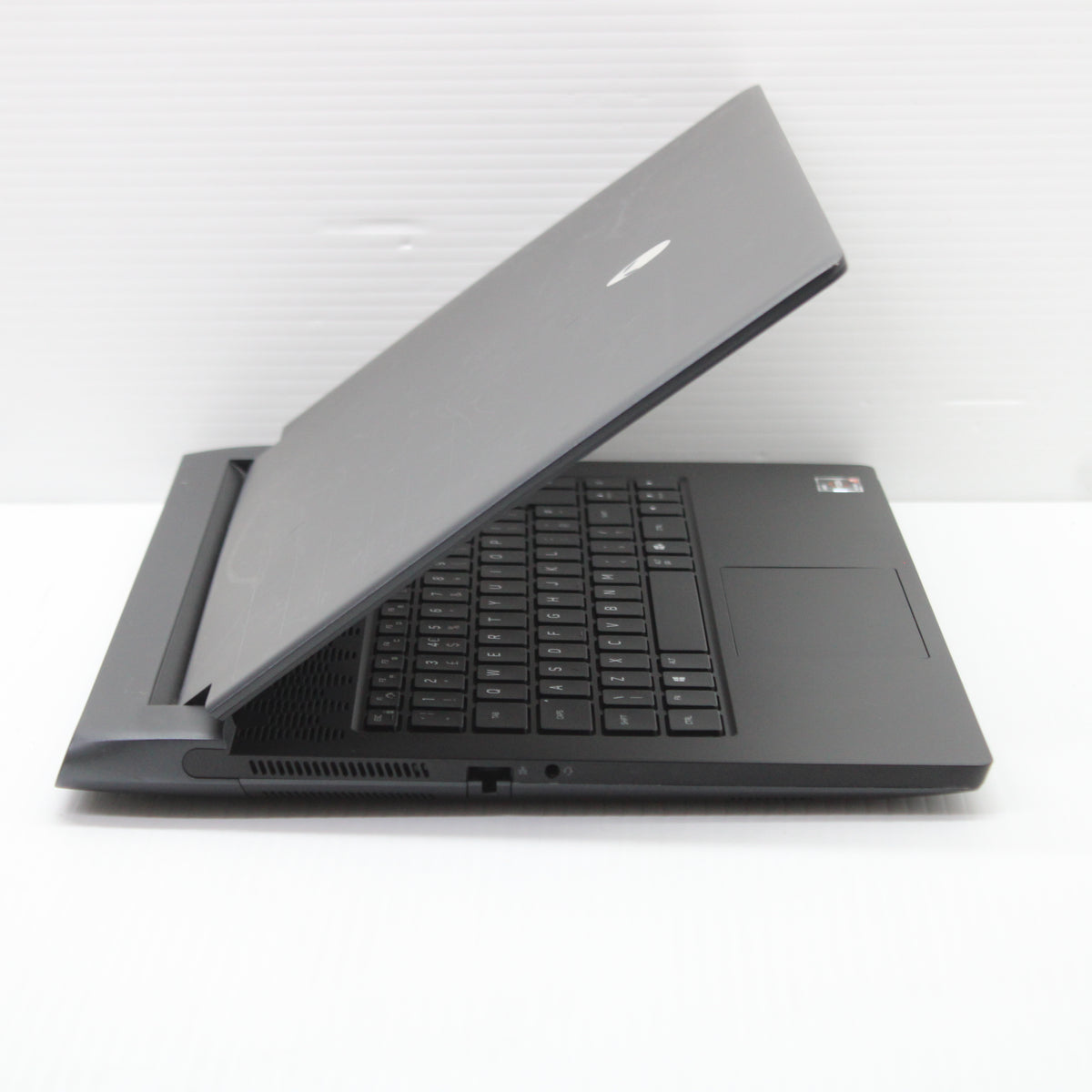Alienware M15 R5 Ryzen 9 Laptop 15.6 in 32GB RAM 512GB NVMe AMD 5900HX RTX 3070