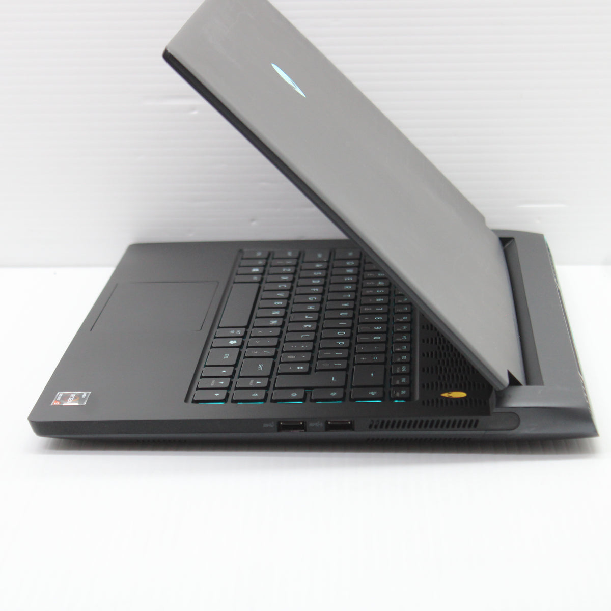 Alienware M15 R5 Ryzen 9 Laptop 15.6 in 32GB RAM 1TB NVMe AMD 5900HX RTX 3070