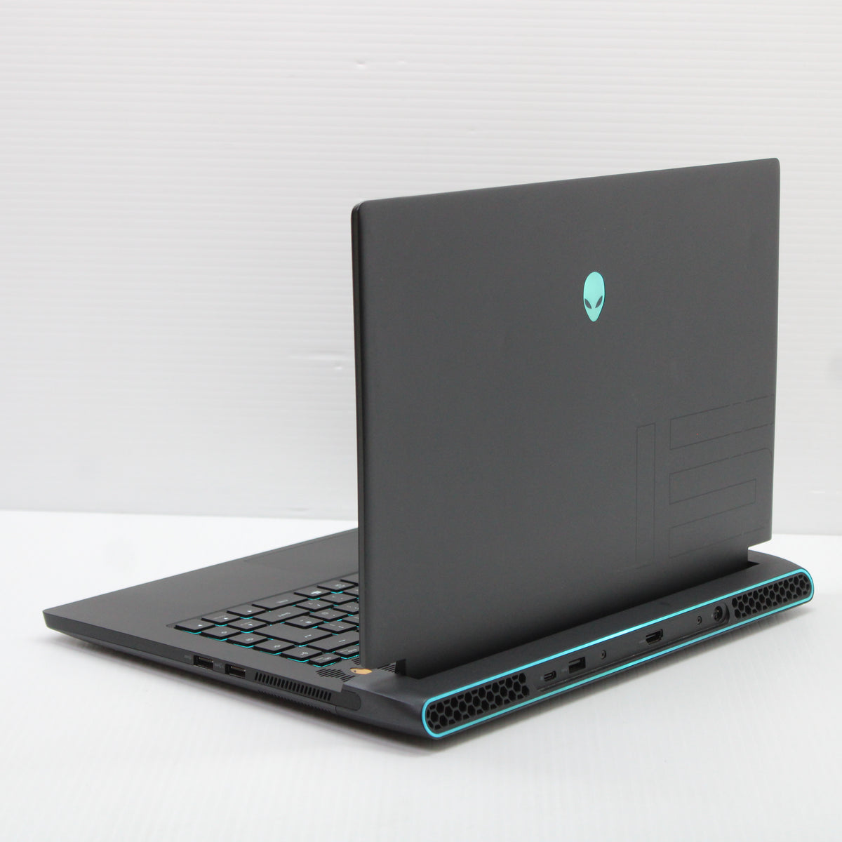 Alienware M15 R5 Ryzen 9 Laptop 15.6 in 32GB RAM 1TB NVMe AMD 5900HX RTX 3070