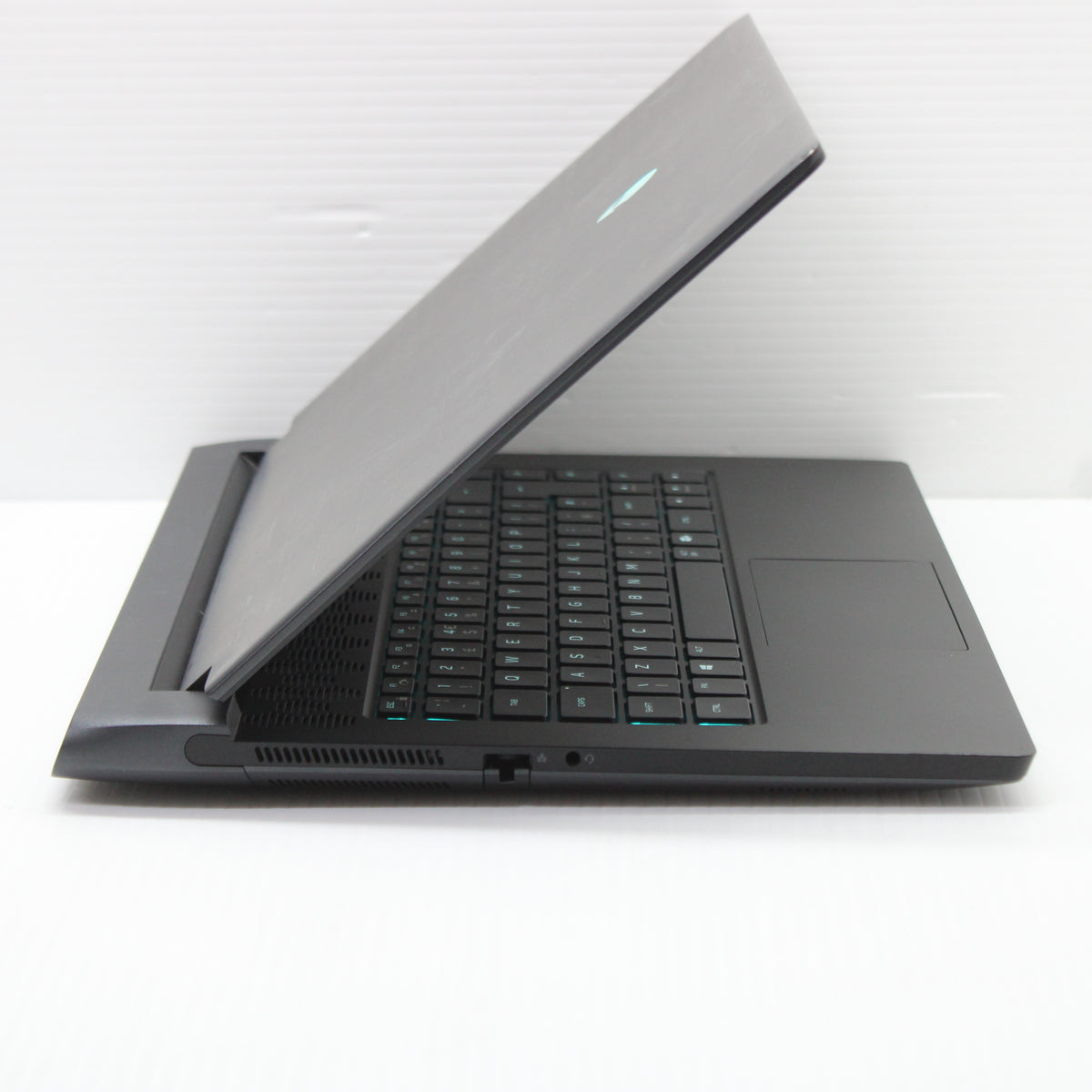 Alienware M15 R5 Ryzen 9 Laptop 15.6 in 32GB RAM 1TB NVMe AMD 5900HX RTX 3070