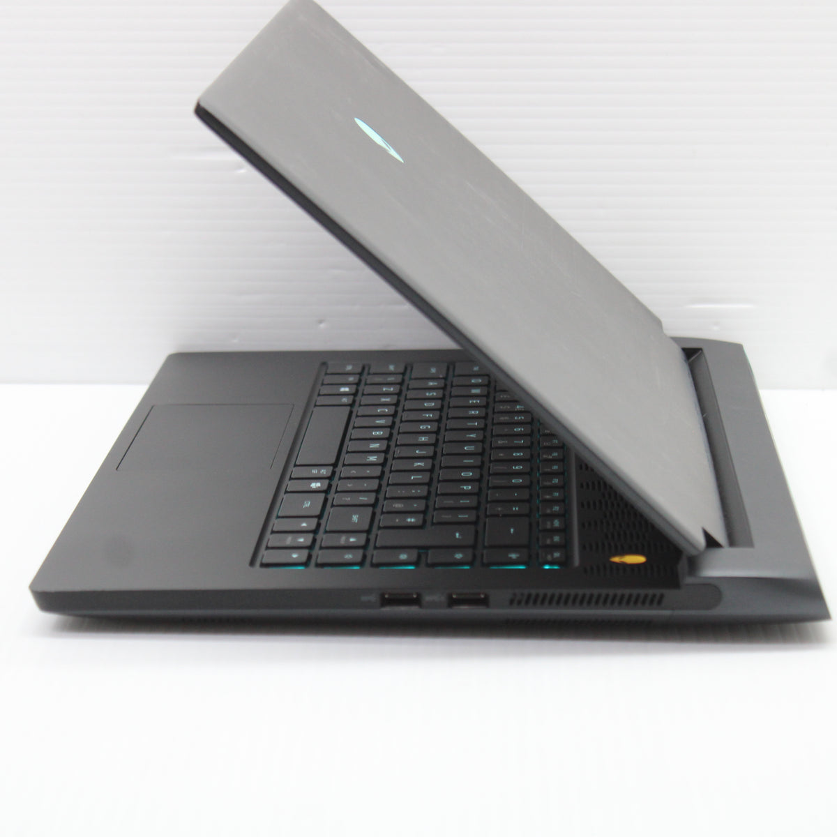 Alienware M15 R5 Ryzen 9 Laptop 15.6 in 32GB RAM 1TB NVMe AMD 5900HX RTX 3070