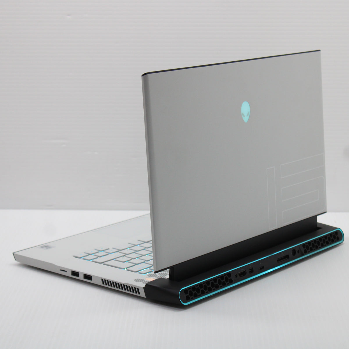 Alienware M15 R3 i9 Laptop 4K OLED 32GB RAM 2.5TB NVMe 10980HK RTX 2080 Super