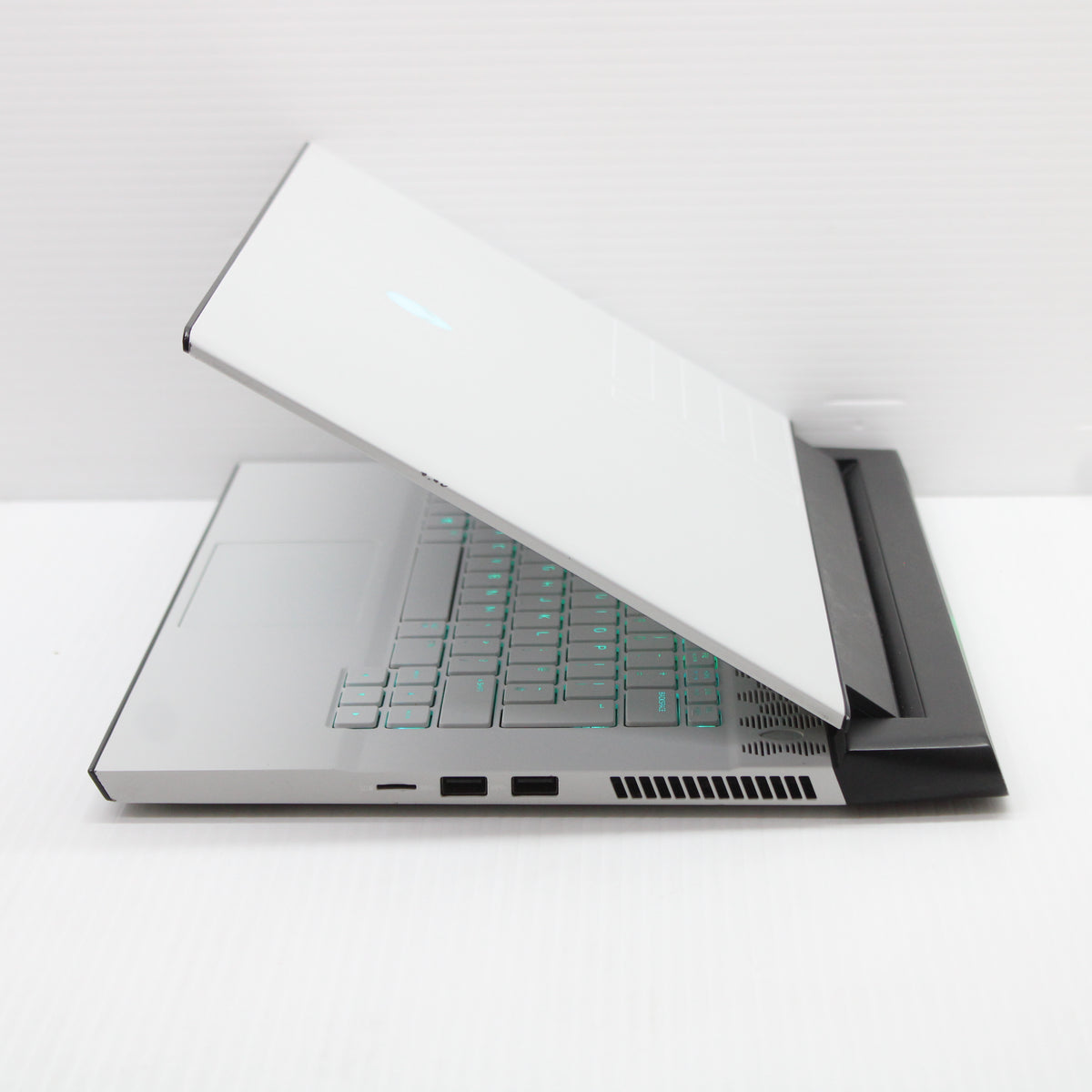 Alienware M15 R3 i9 Laptop 4K OLED 32GB RAM 1TB NVMe 10980HK RTX 2080 Super