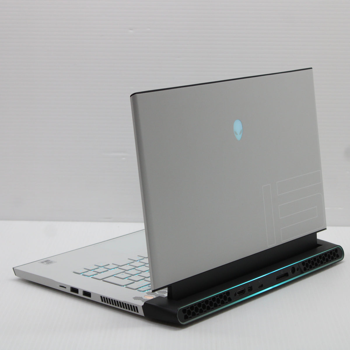 Alienware M15 R3 i9 Laptop 4K OLED 32GB RAM 1TB NVMe 10980HK RTX 2080 Super