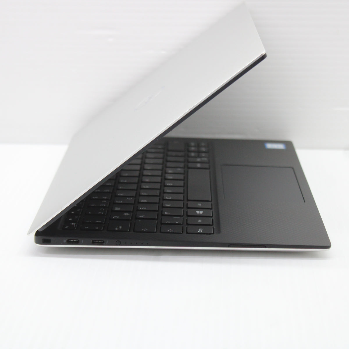 Dell XPS i7 laptop 9380 13 in 16GB RAM 512GB NVMe Intel 8565U Windows 11 QWERTZ