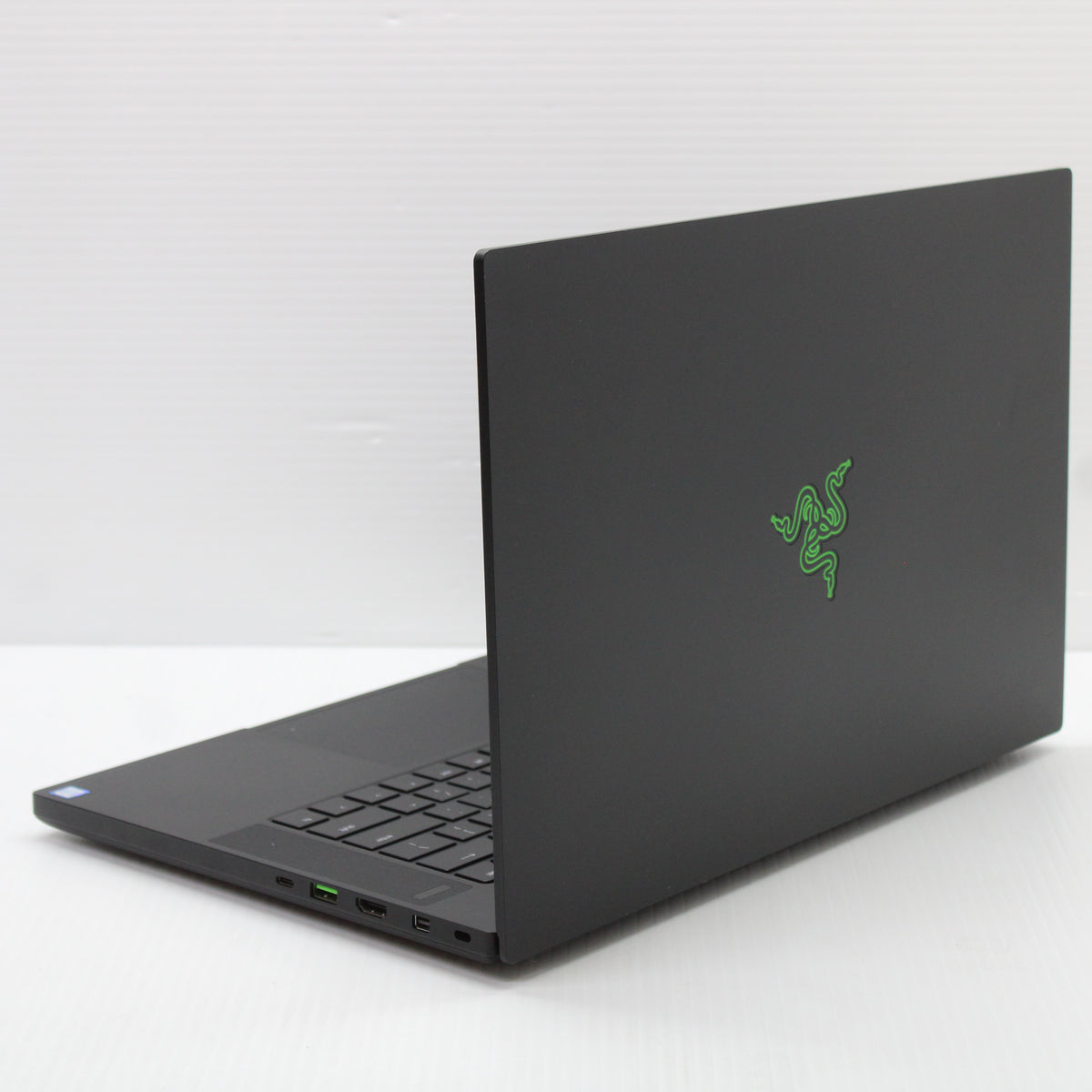 Razer Blade i7 Laptop 15.6 inch 16GB RAM 512GB NVMe Intel 9750H RTX 2060 144Hz