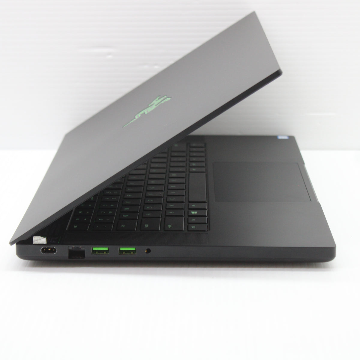 Razer Blade i7 Laptop 15.6 inch 16GB RAM 512GB NVMe Intel 9750H RTX 2060 144Hz
