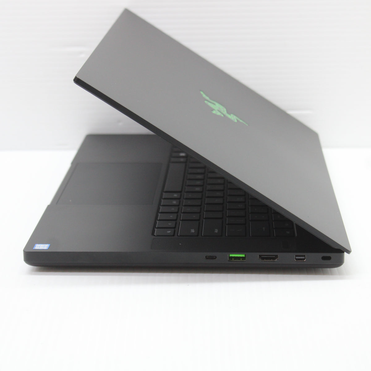 Razer Blade i7 Laptop 15.6 inch 16GB RAM 512GB NVMe Intel 9750H RTX 2060 144Hz