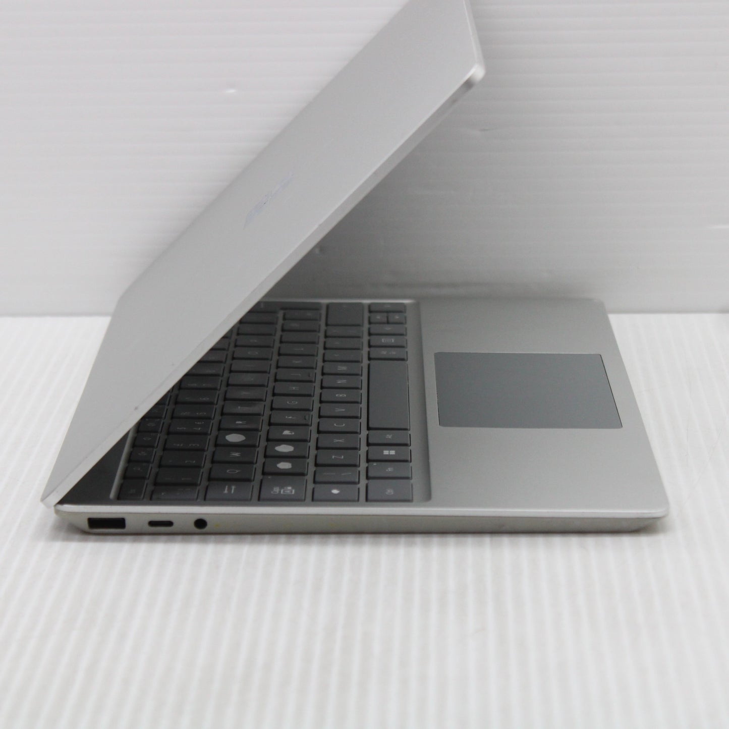 Microsoft Surface i5 Laptop Go 2 12.4 in 16GB RAM 256GB NVMe SSD Intel 1135G7