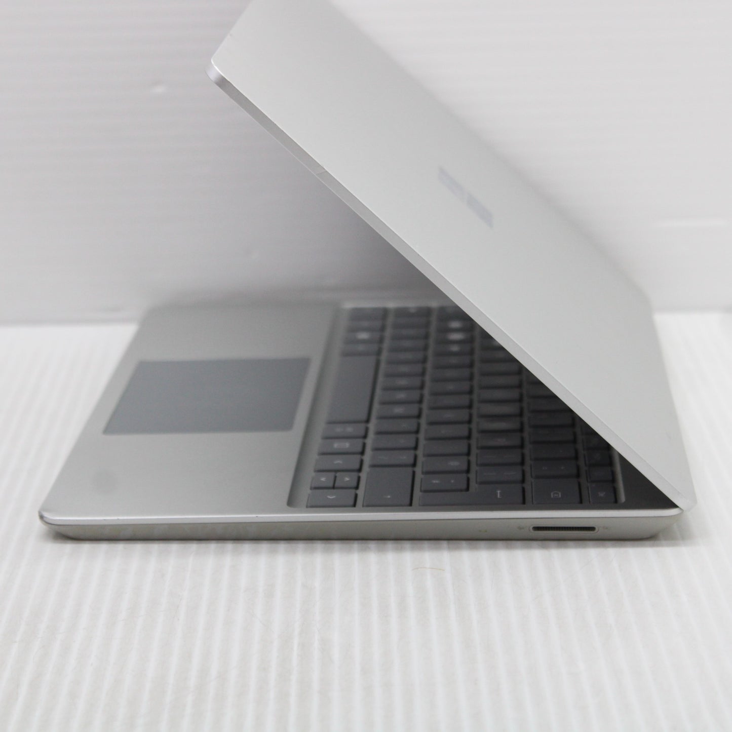 Microsoft Surface i5 Laptop Go 2 12.4 in 16GB RAM 256GB NVMe SSD Intel 1135G7